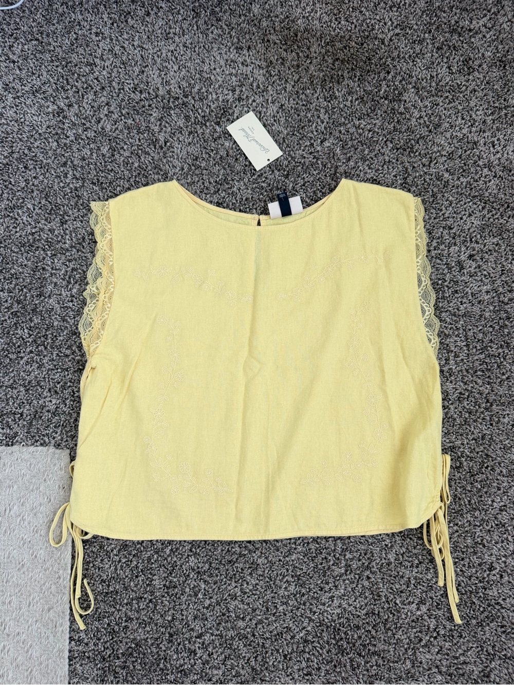 Universal Thread Light Yellow Lace-Trim Sleeveless Tank